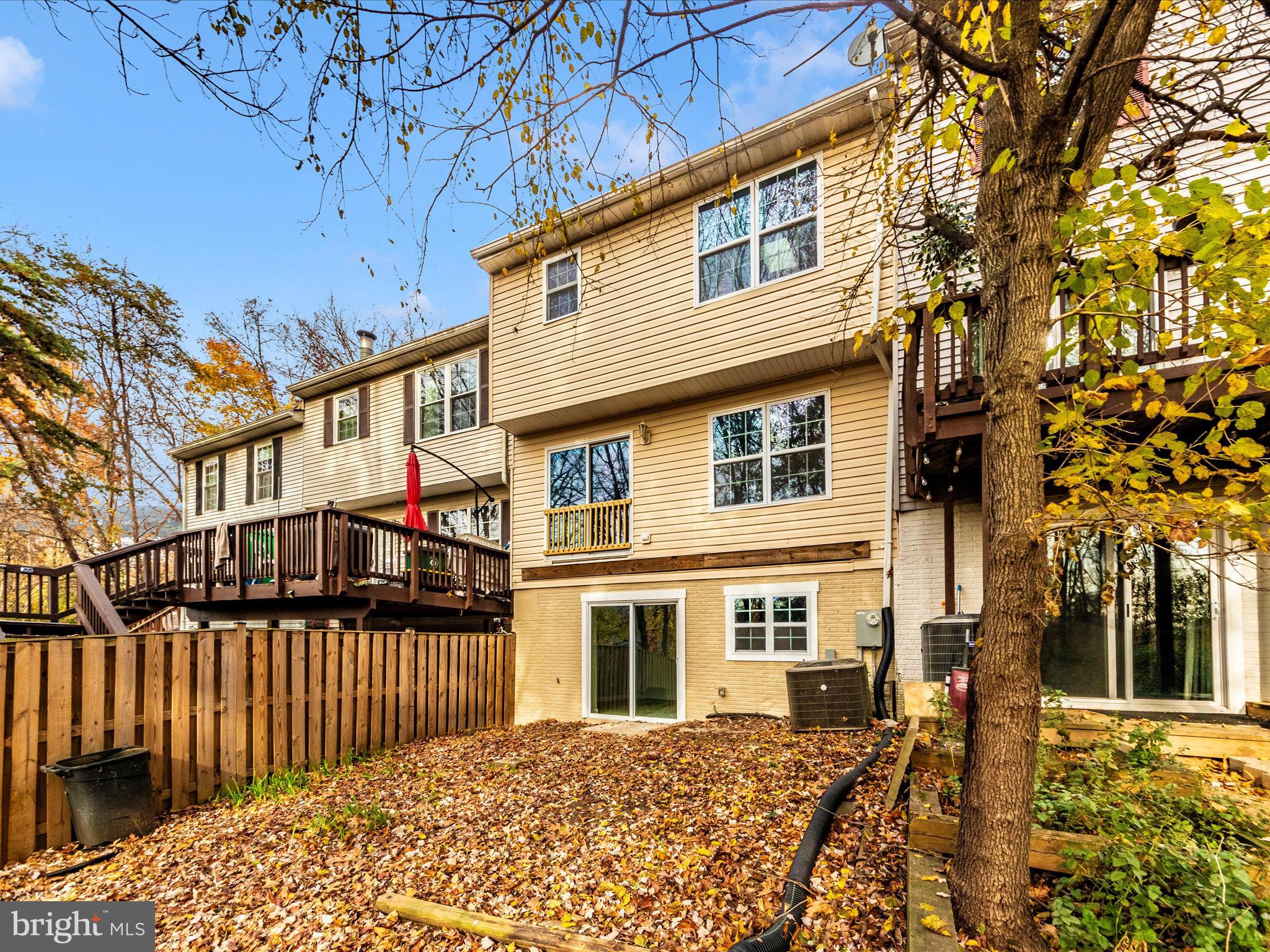 WOODLAND HILLS - Residential