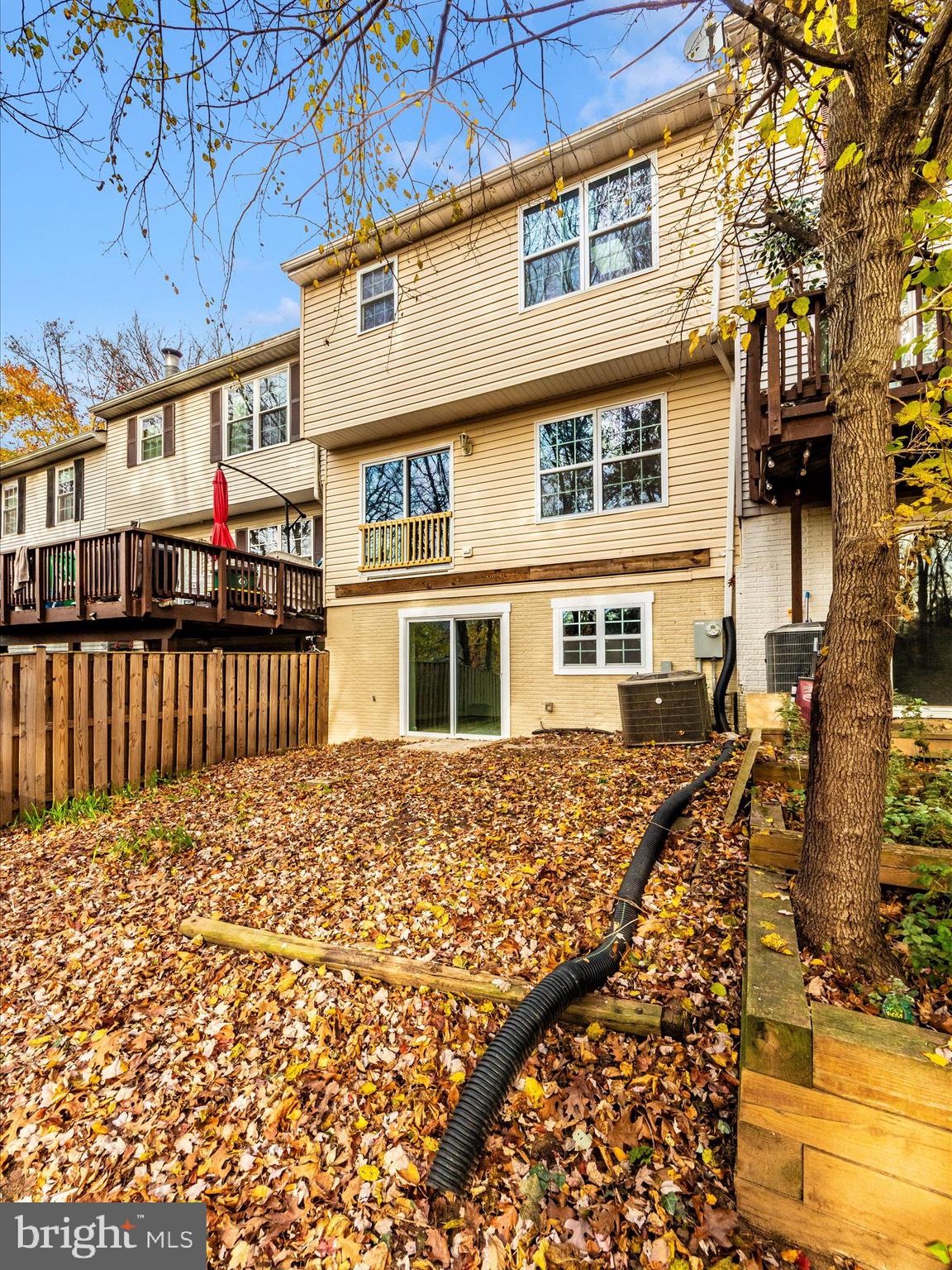 WOODLAND HILLS - Residential