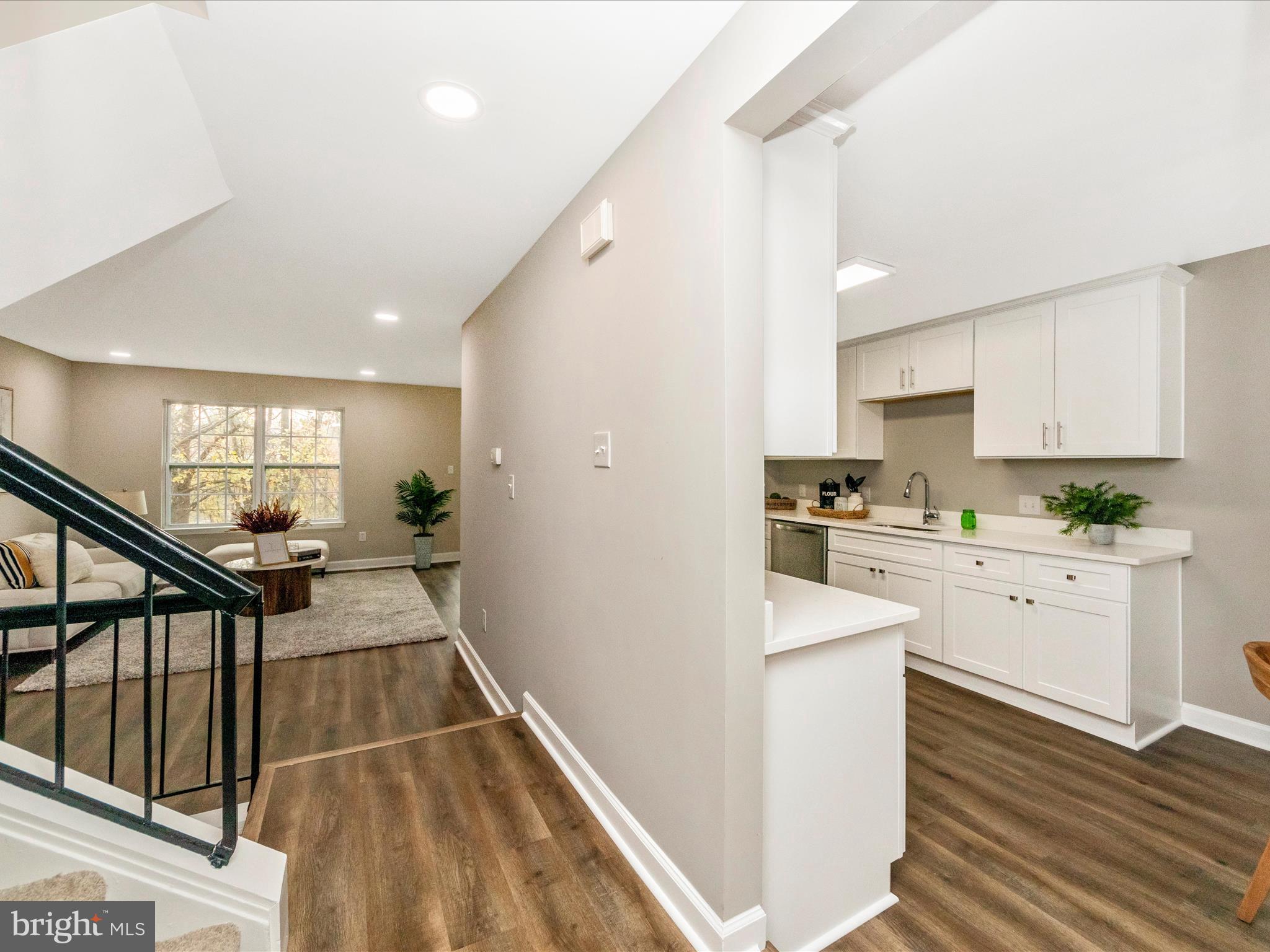 WOODLAND HILLS - Residential