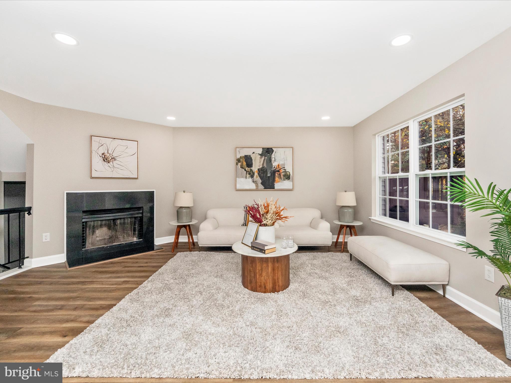 WOODLAND HILLS - Residential