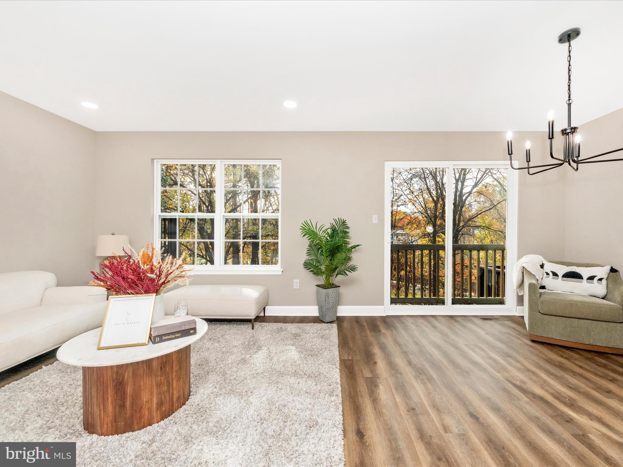 WOODLAND HILLS - Residential