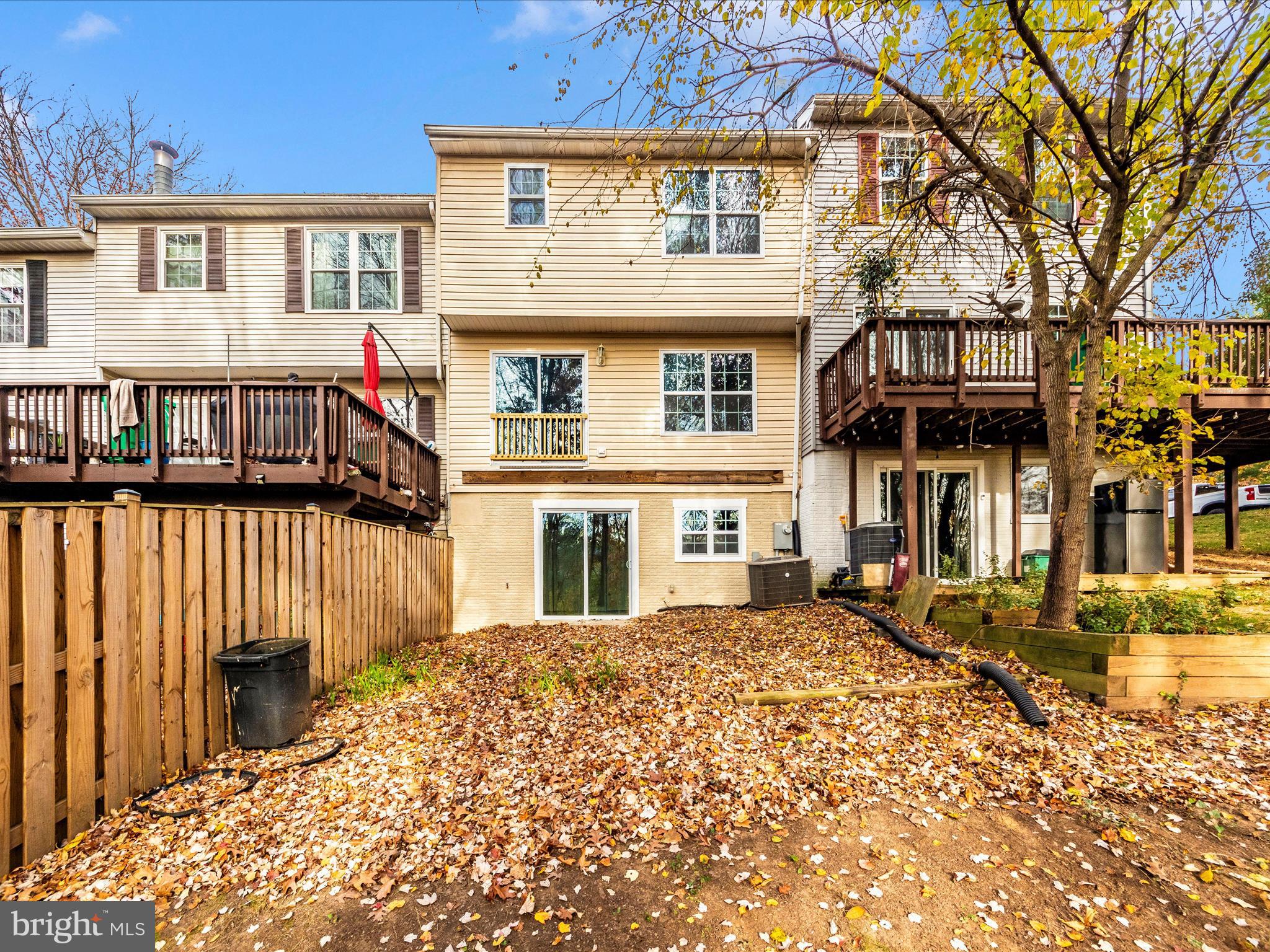 WOODLAND HILLS - Residential