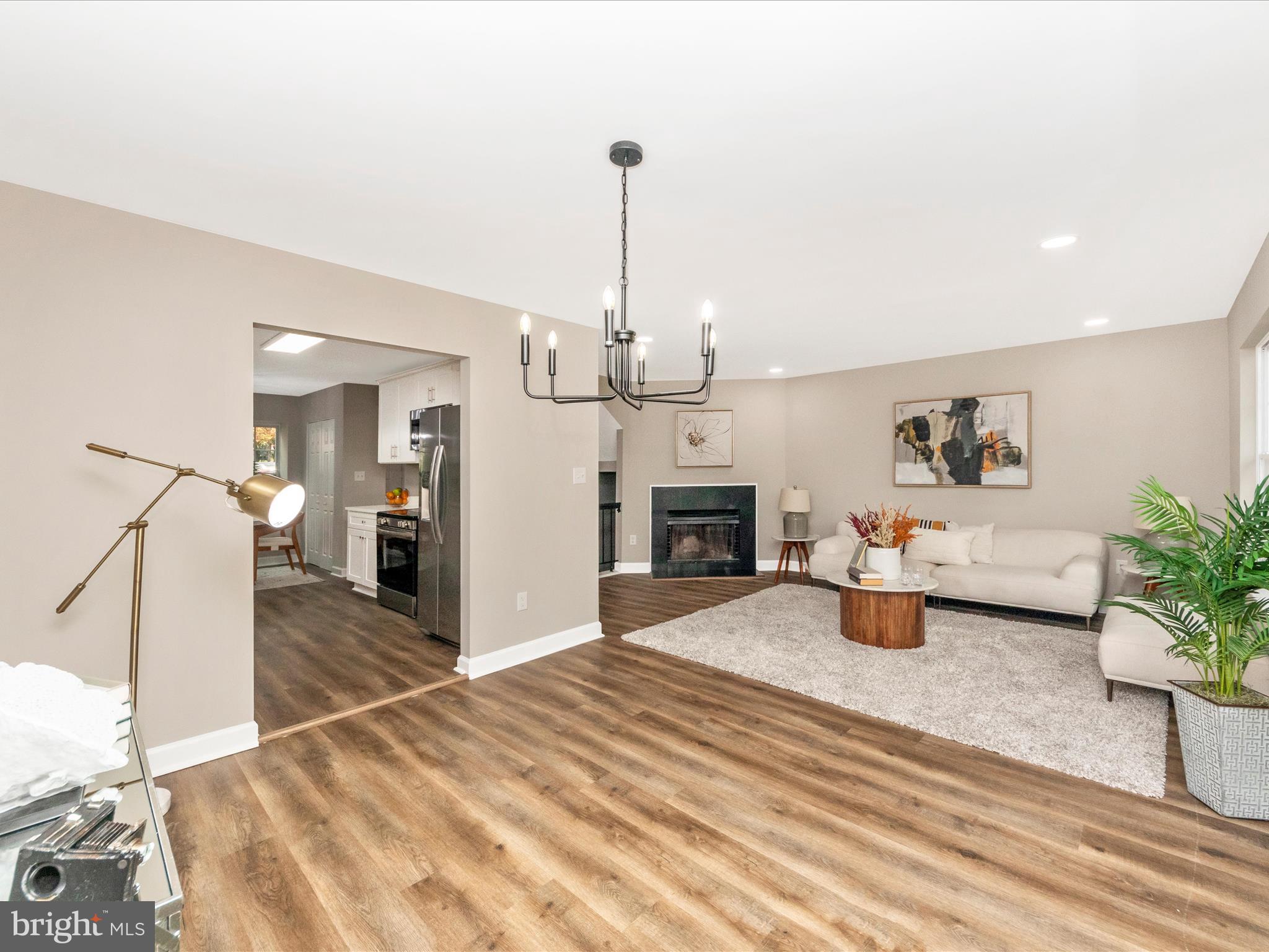 WOODLAND HILLS - Residential