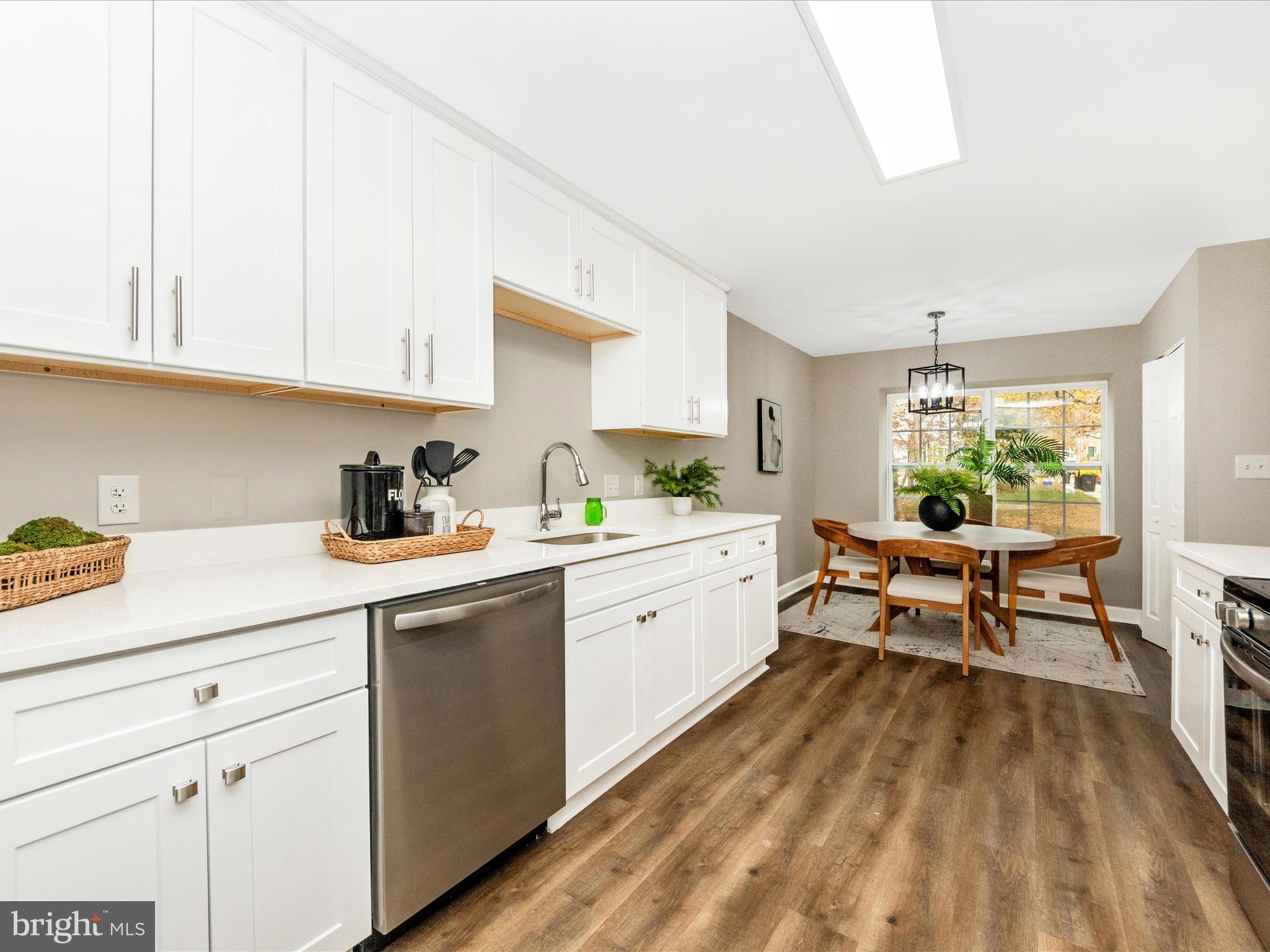 WOODLAND HILLS - Residential