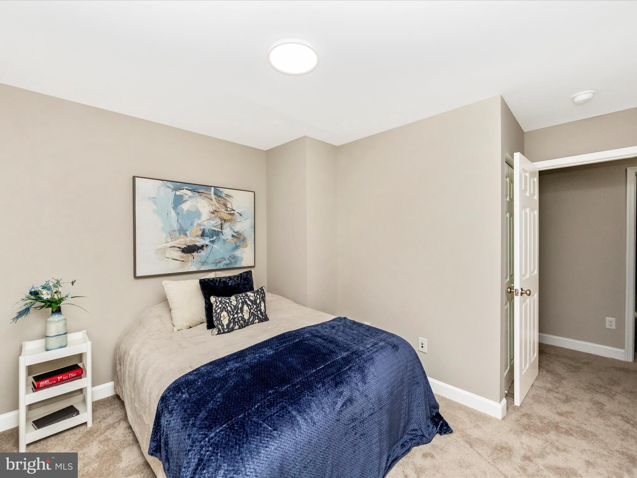 WOODLAND HILLS - Residential