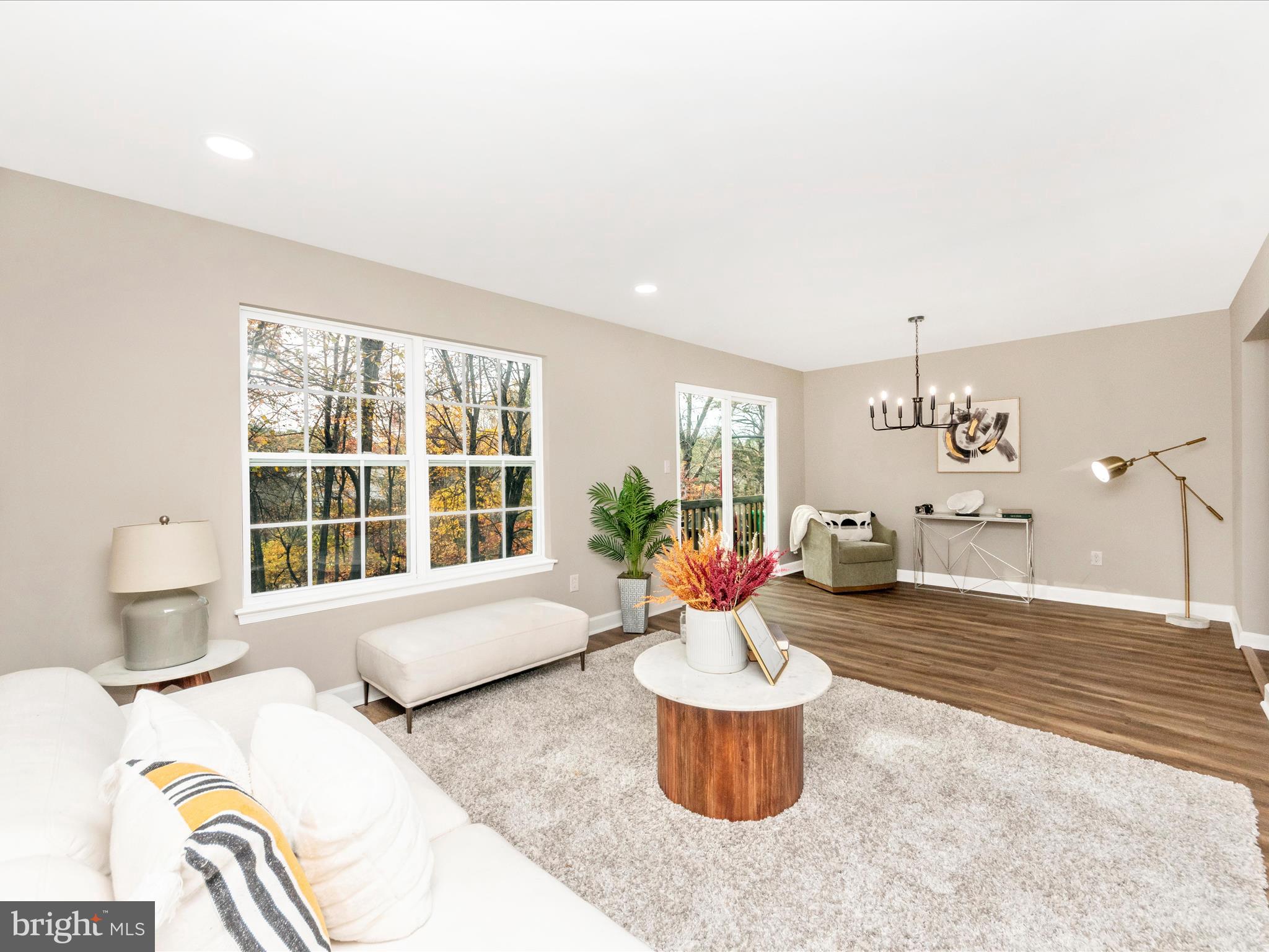 WOODLAND HILLS - Residential