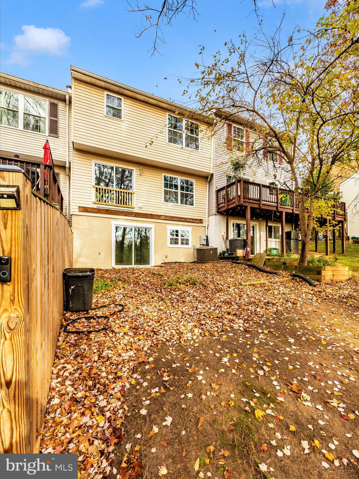 WOODLAND HILLS - Residential