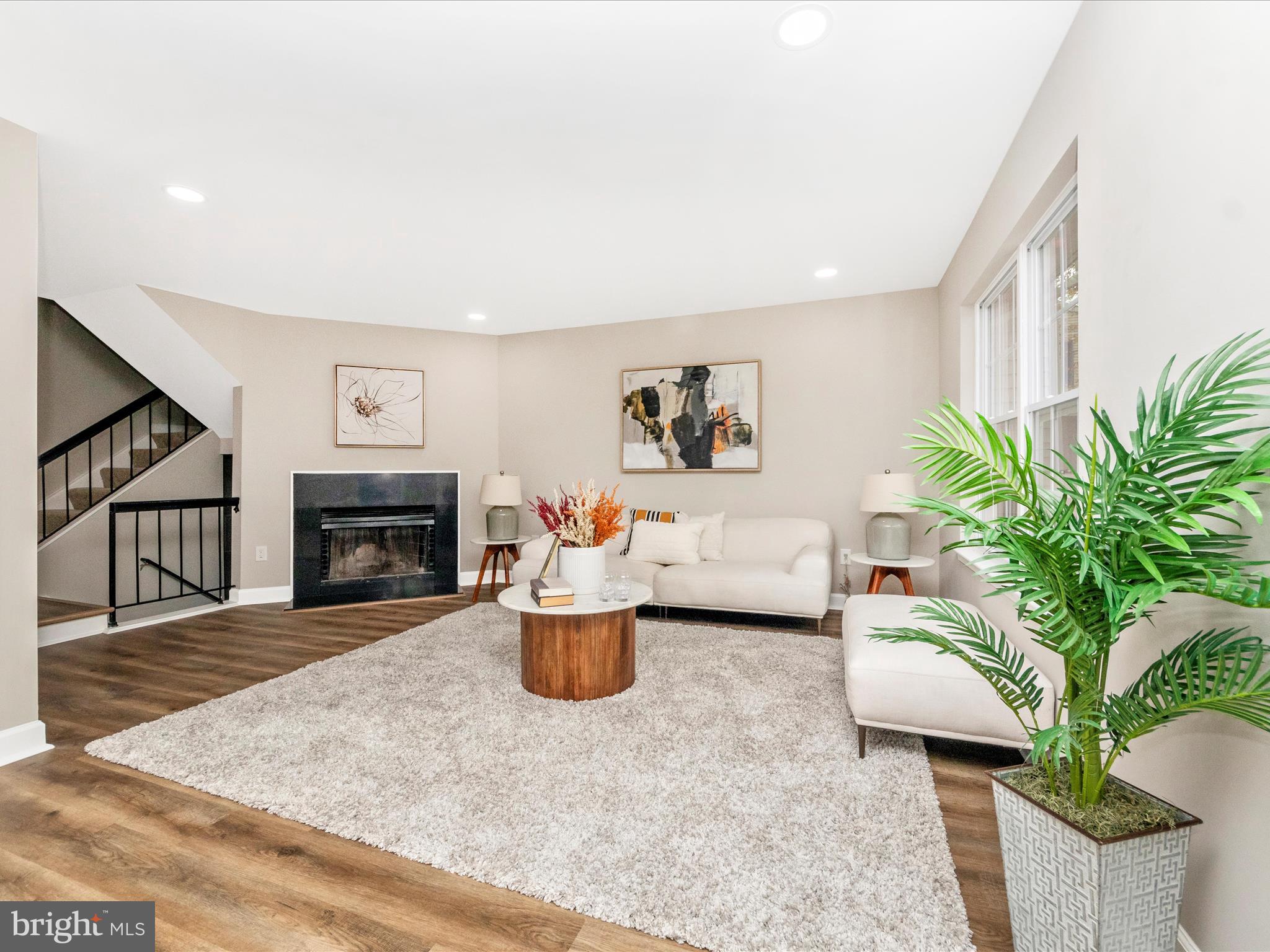 WOODLAND HILLS - Residential