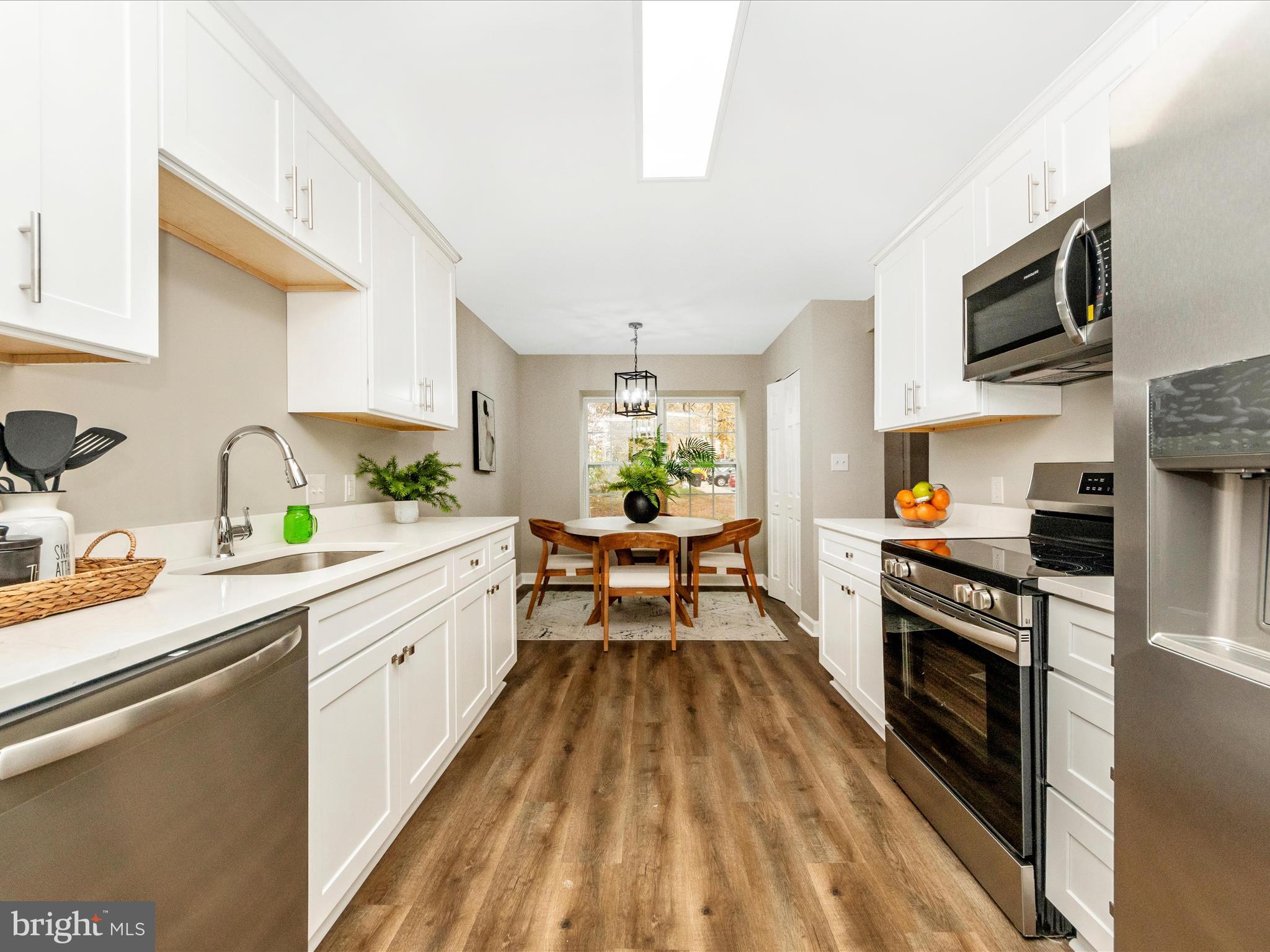 WOODLAND HILLS - Residential