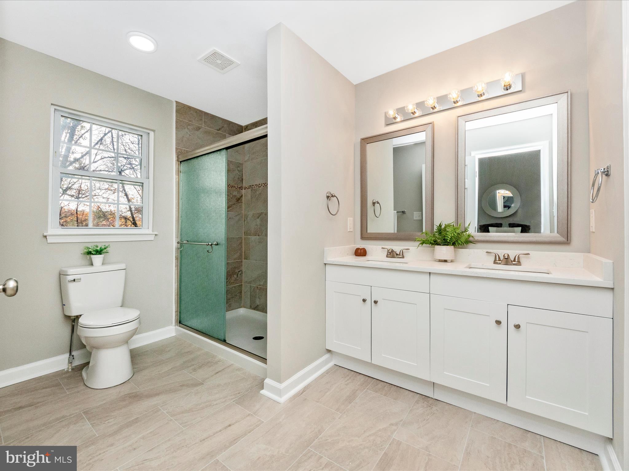 WOODLAND HILLS - Residential