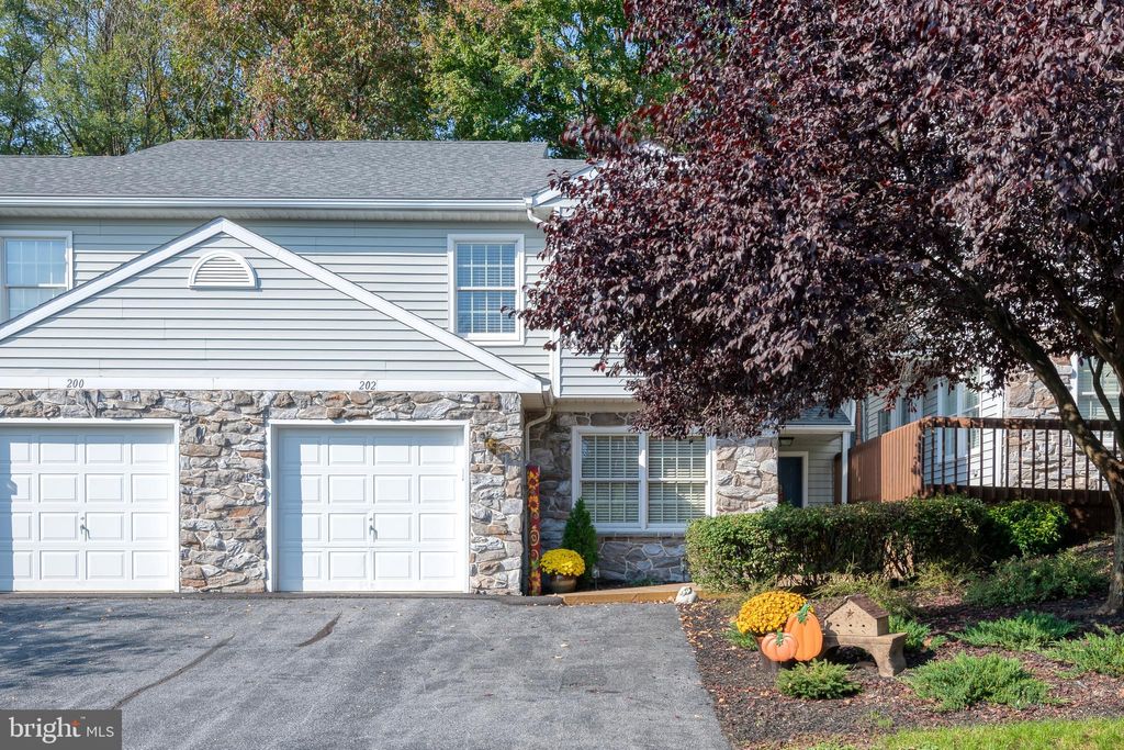 Photo of 202 Mountainstone Drive, Elizabethtown, PA 17022 (MLS # PALA2058748)