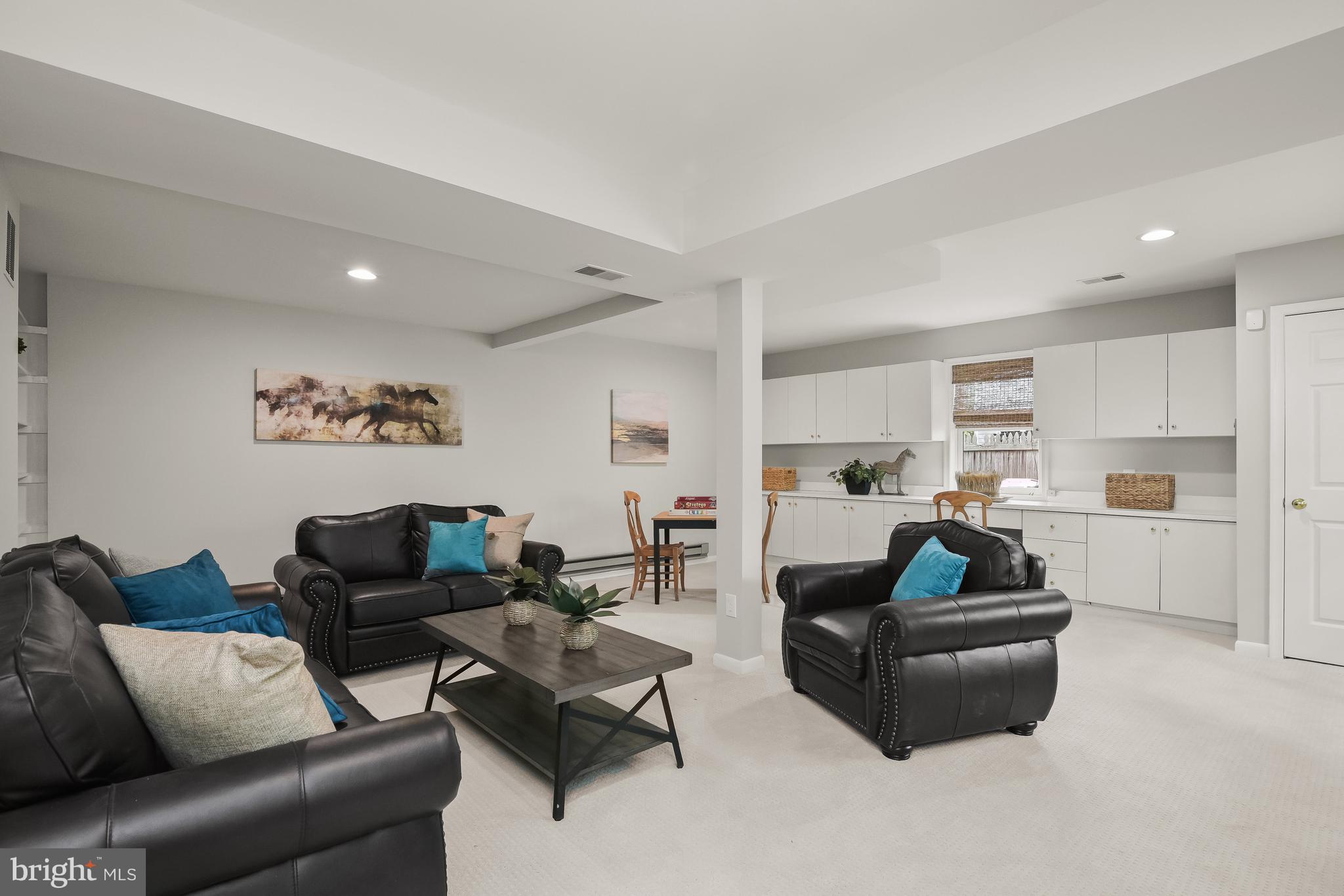 WINDSOR HILLS - Residential