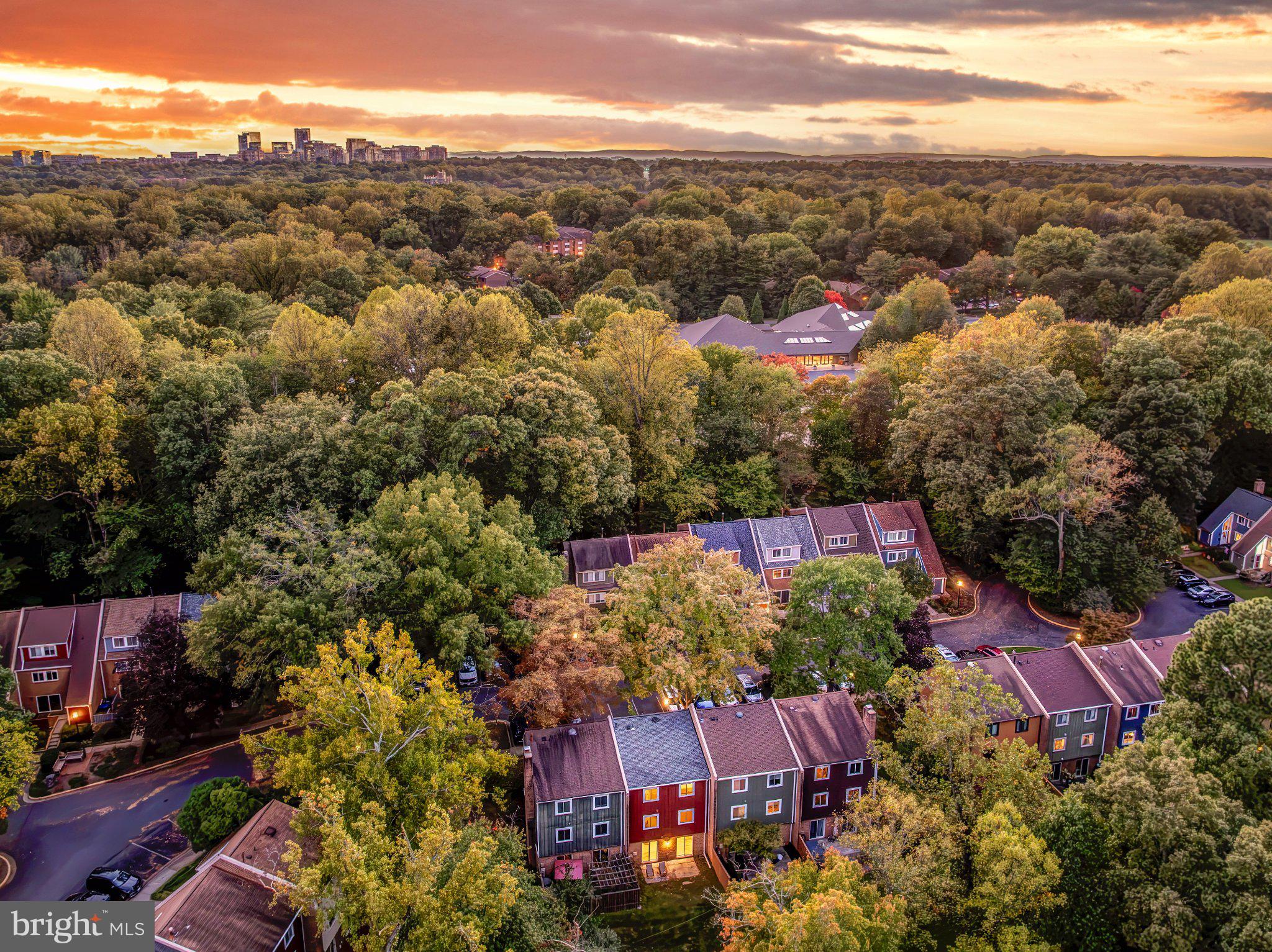 1425 GREENMONT COURT