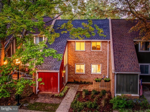 Photo of 1425 Greenmont Court, RESTON, VA 20190 (MLS # VAFX2341674)