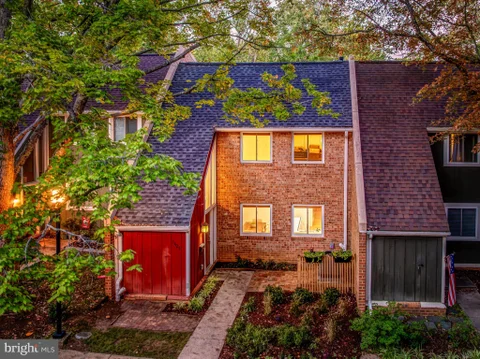 1425 Greenmont Court, Reston, VA 20190 - MLS#: VAFX2341674