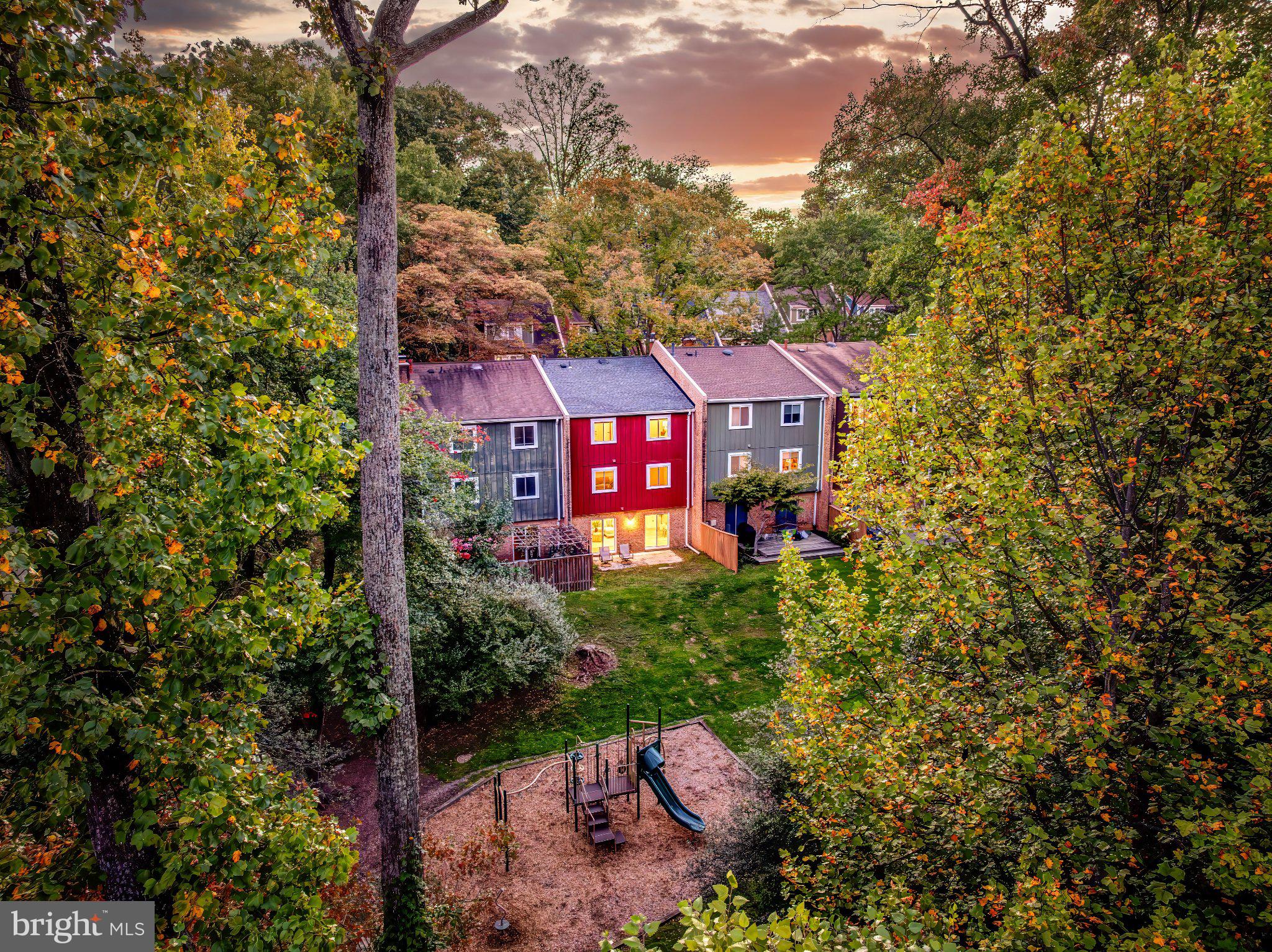 1425 GREENMONT COURT
