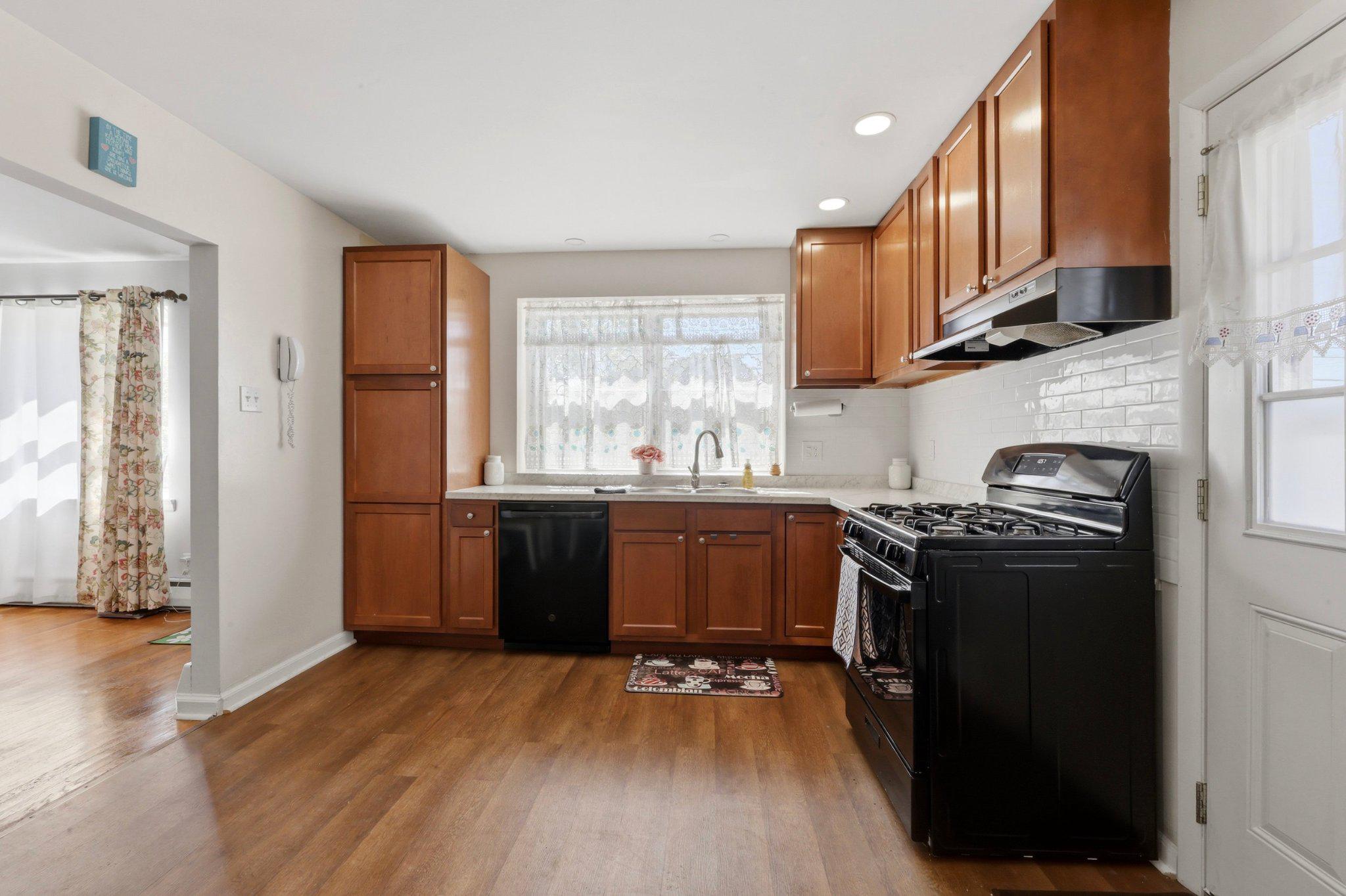 CLIFTON HEIGHTS - Residential