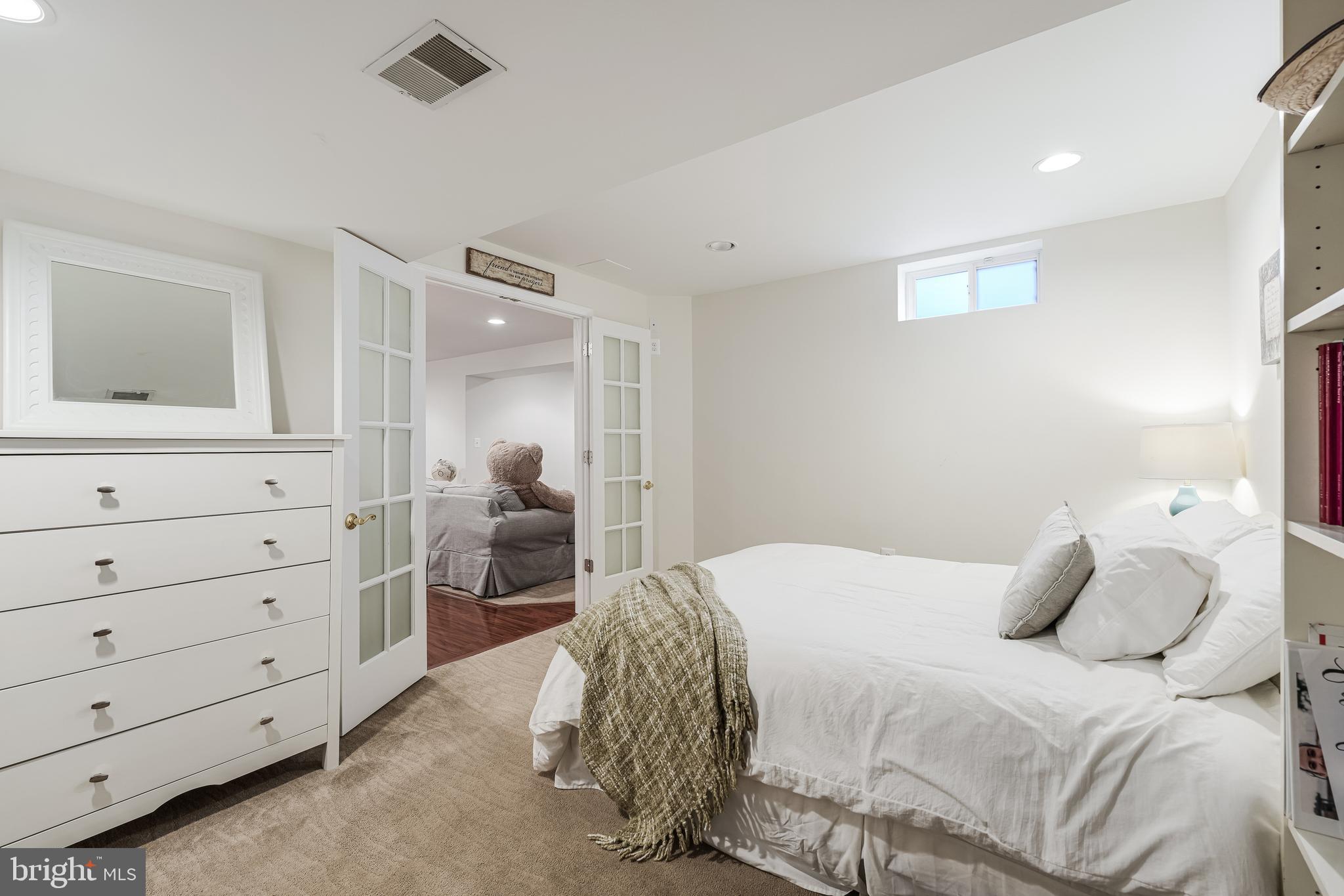 BOLINGTON ROAD - Residential