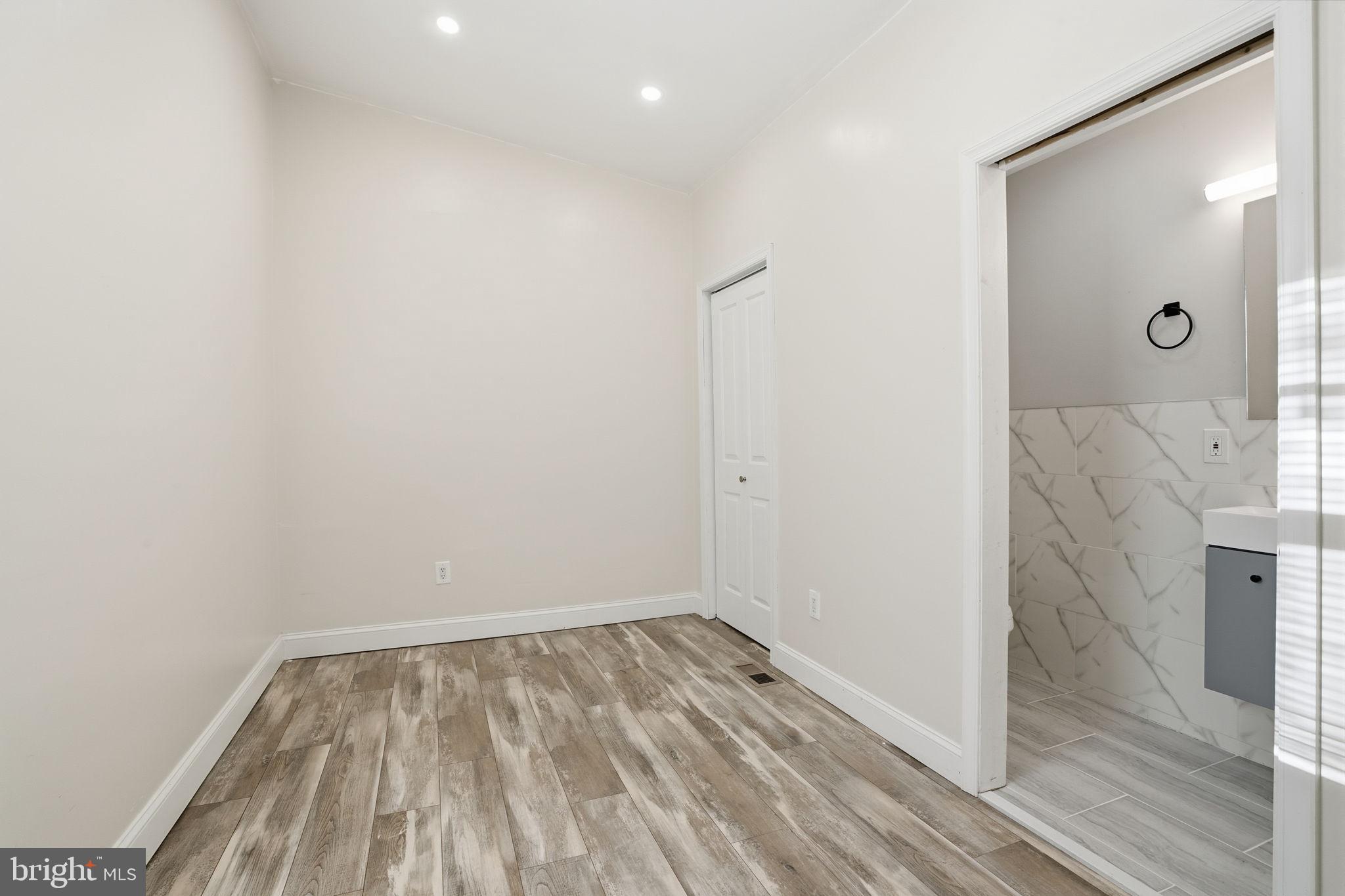 FOX CHASE - Residential