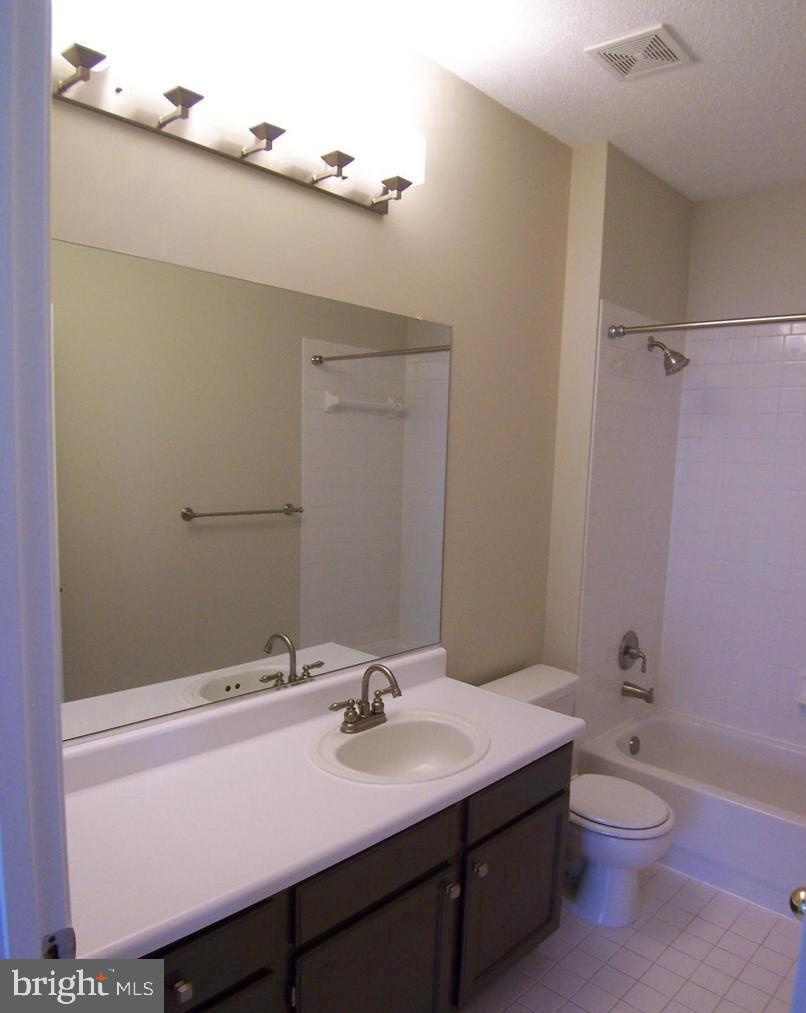 EDGEWATER AT TOWN CENTER - Residential Lease