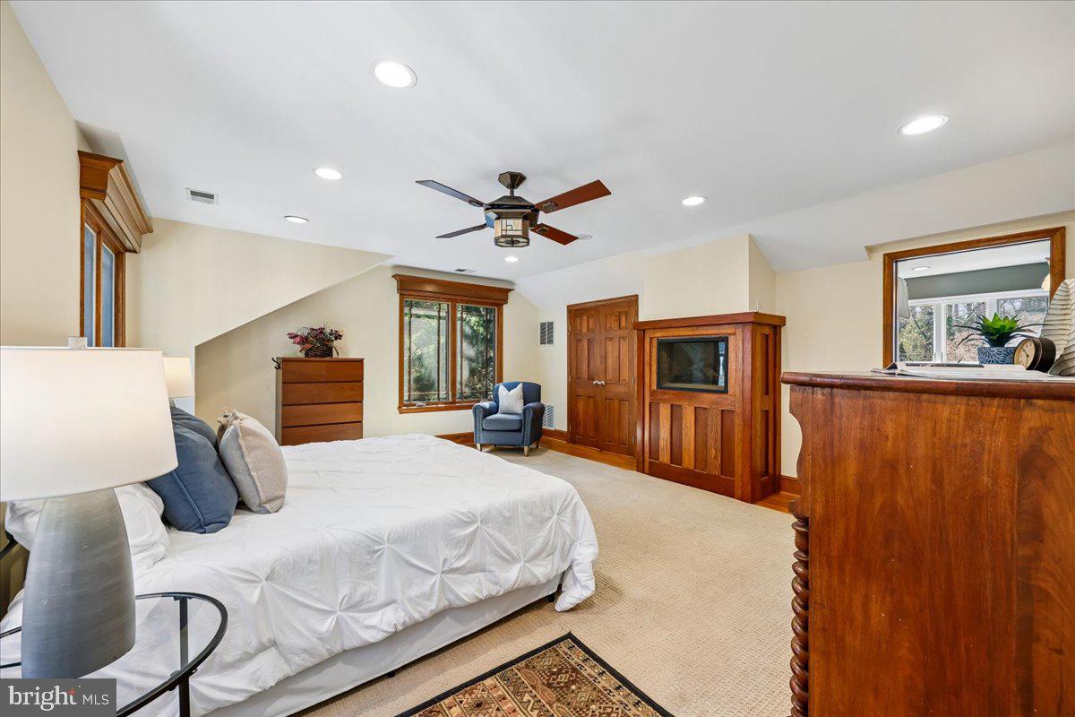 ENGLISH VILLAGE - Residential