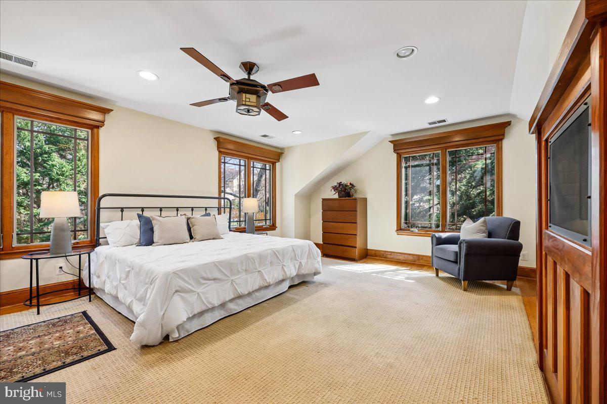 ENGLISH VILLAGE - Residential