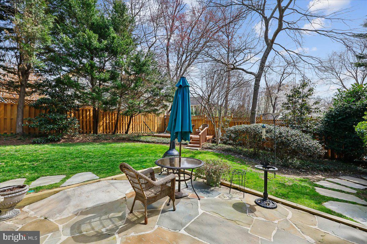 ENGLISH VILLAGE - Residential