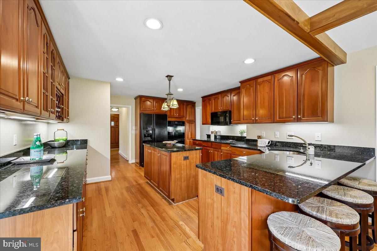 ENGLISH VILLAGE - Residential