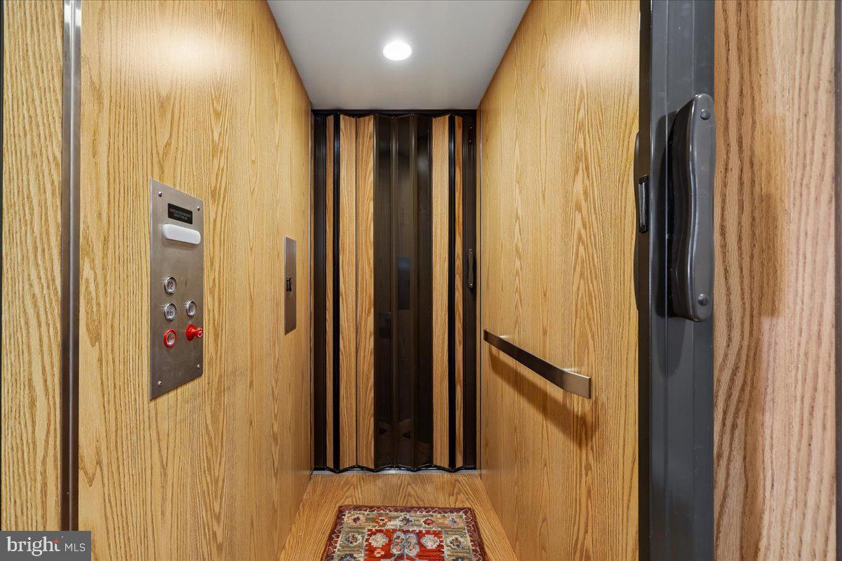 ENGLISH VILLAGE - Residential