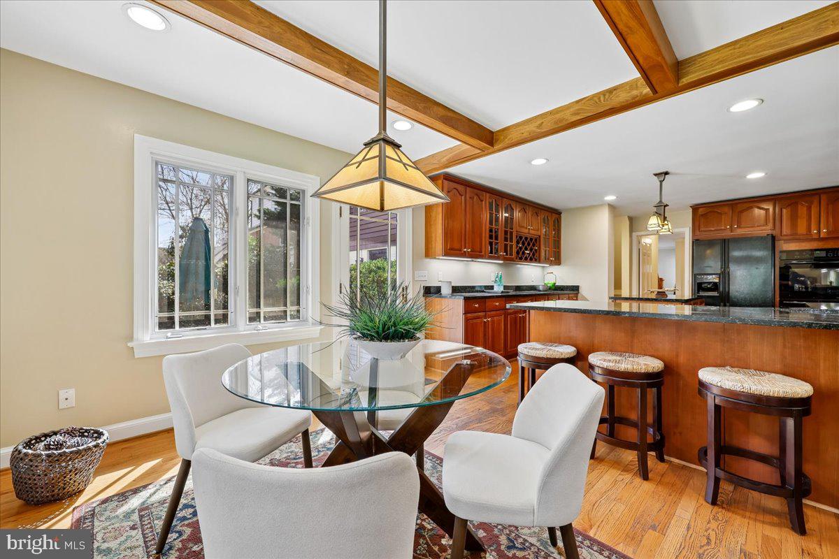 ENGLISH VILLAGE - Residential