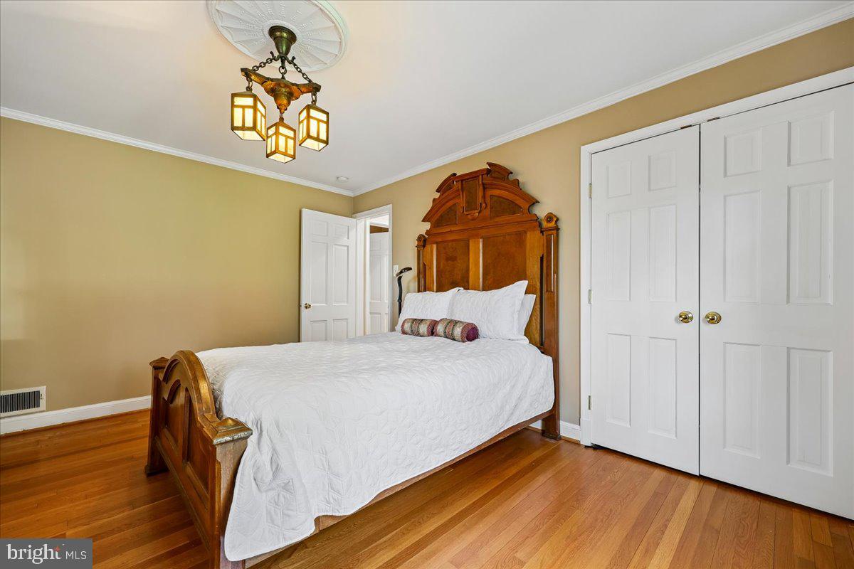 ENGLISH VILLAGE - Residential