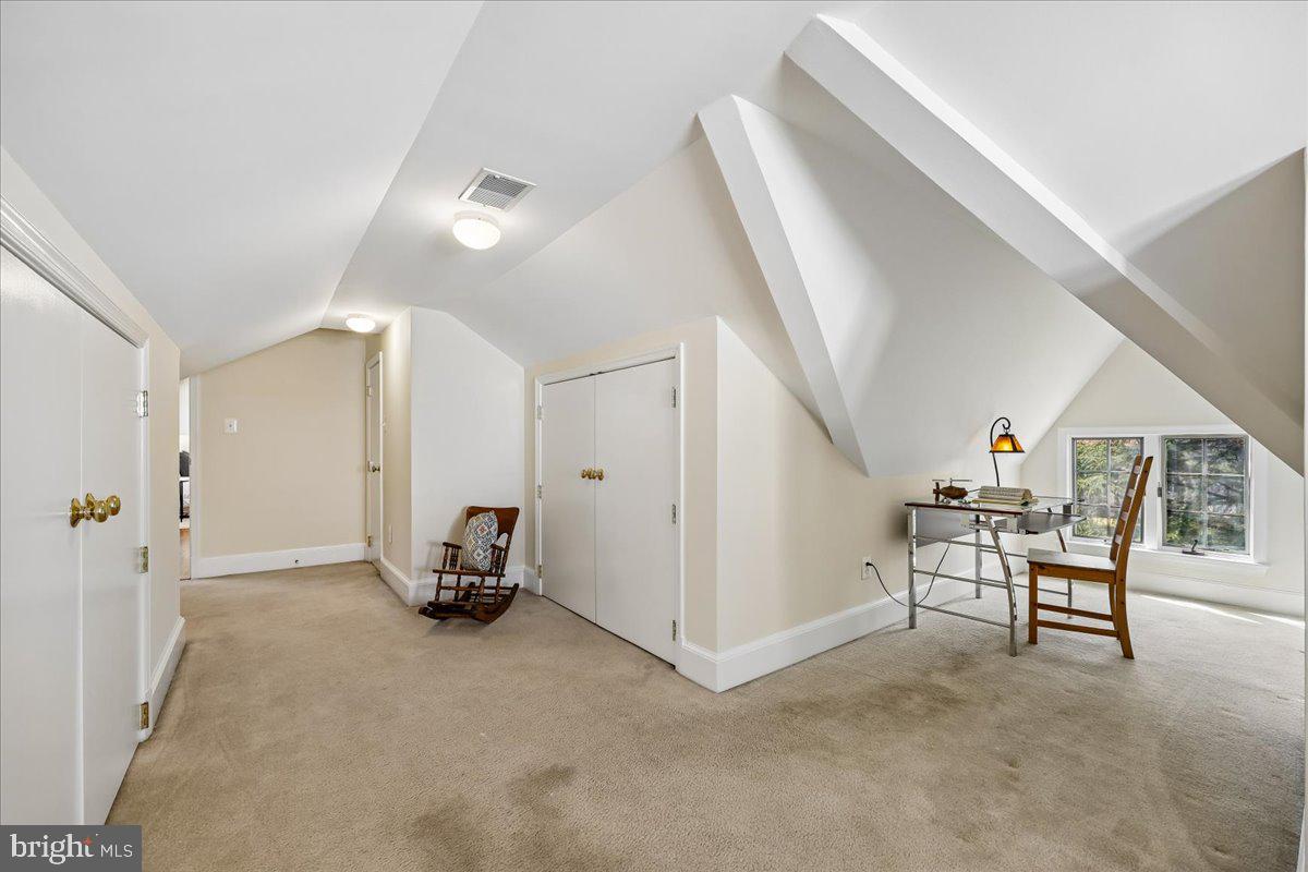 ENGLISH VILLAGE - Residential