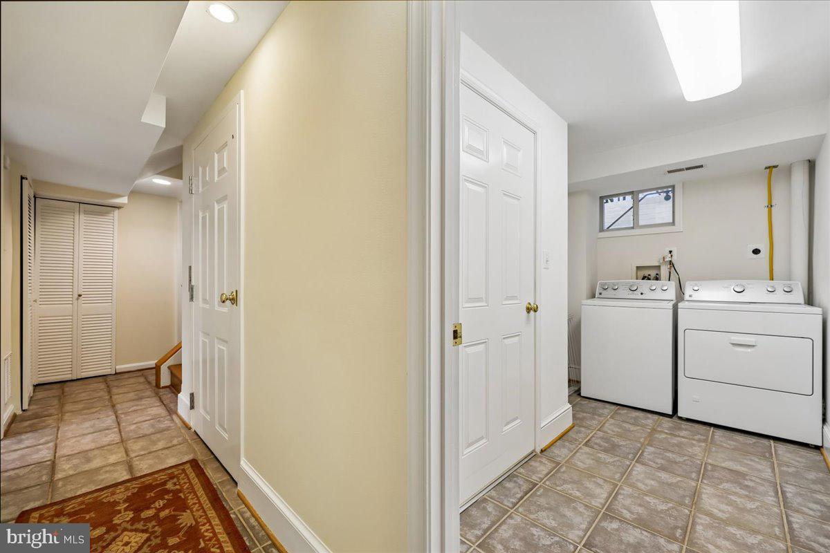 ENGLISH VILLAGE - Residential