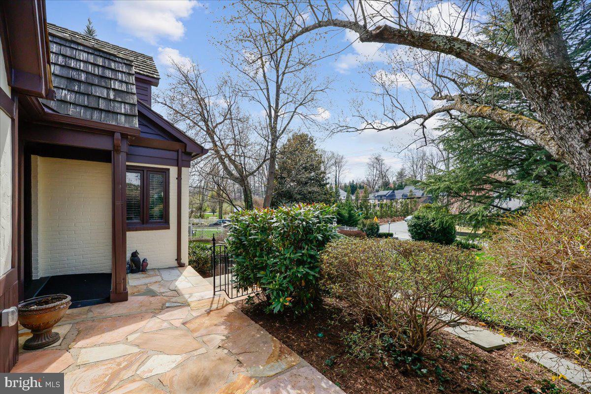 ENGLISH VILLAGE - Residential