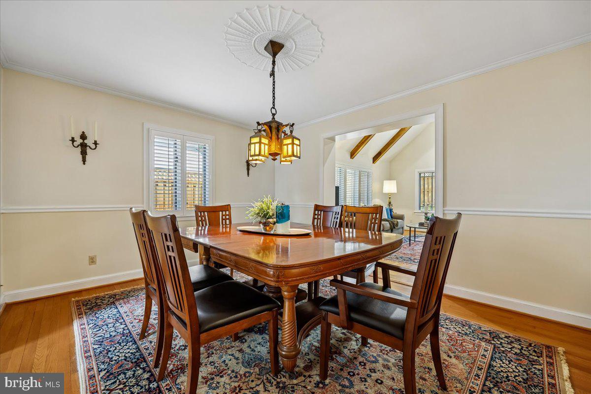 ENGLISH VILLAGE - Residential