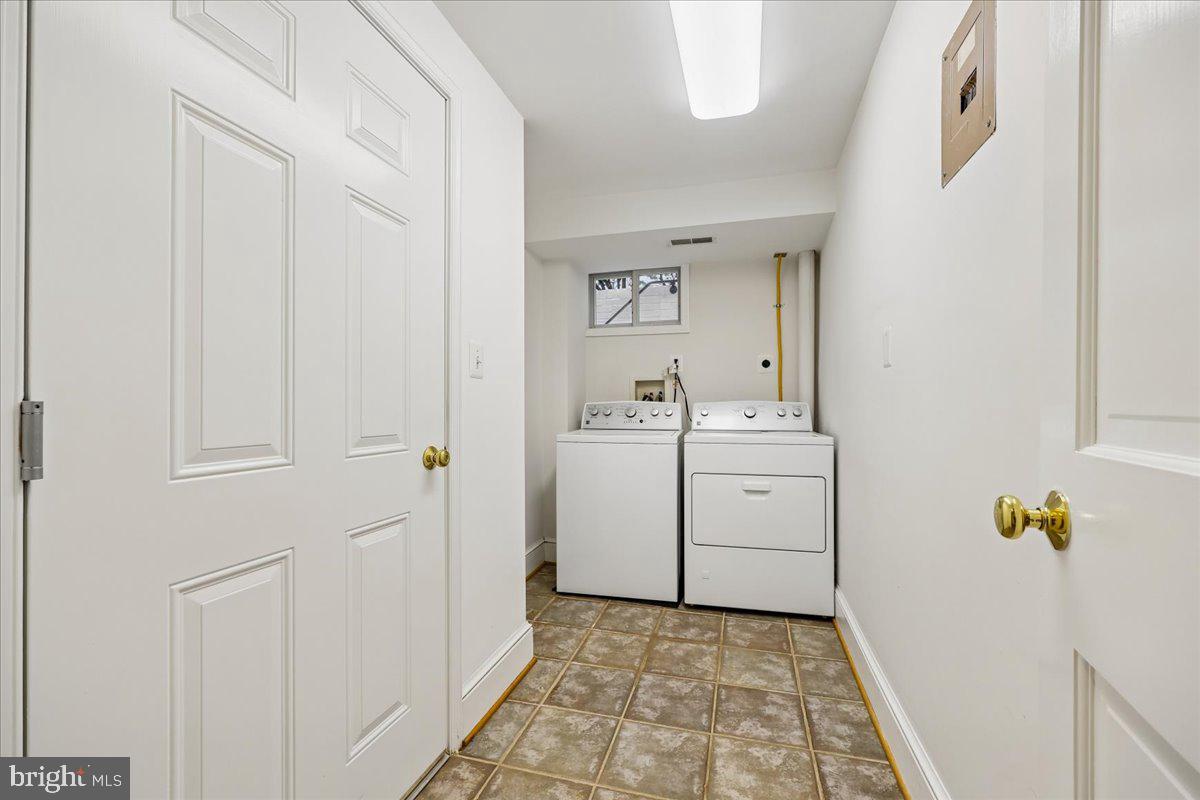 ENGLISH VILLAGE - Residential