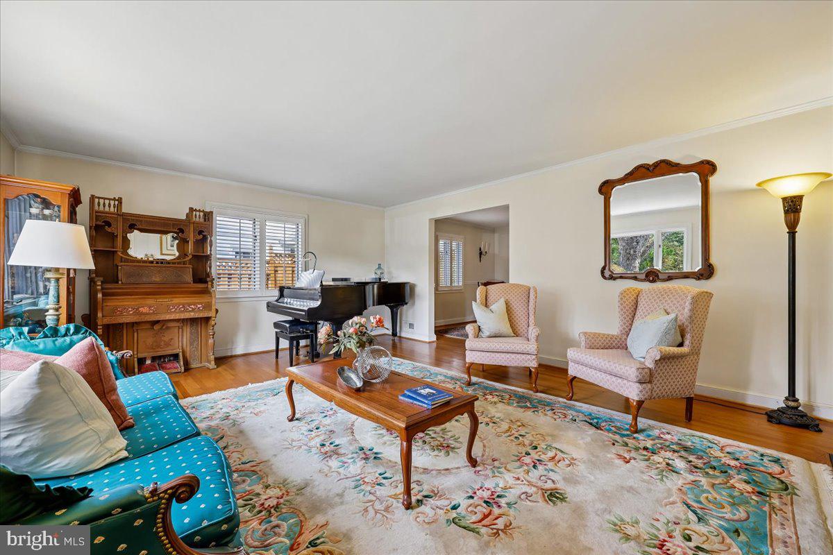 ENGLISH VILLAGE - Residential