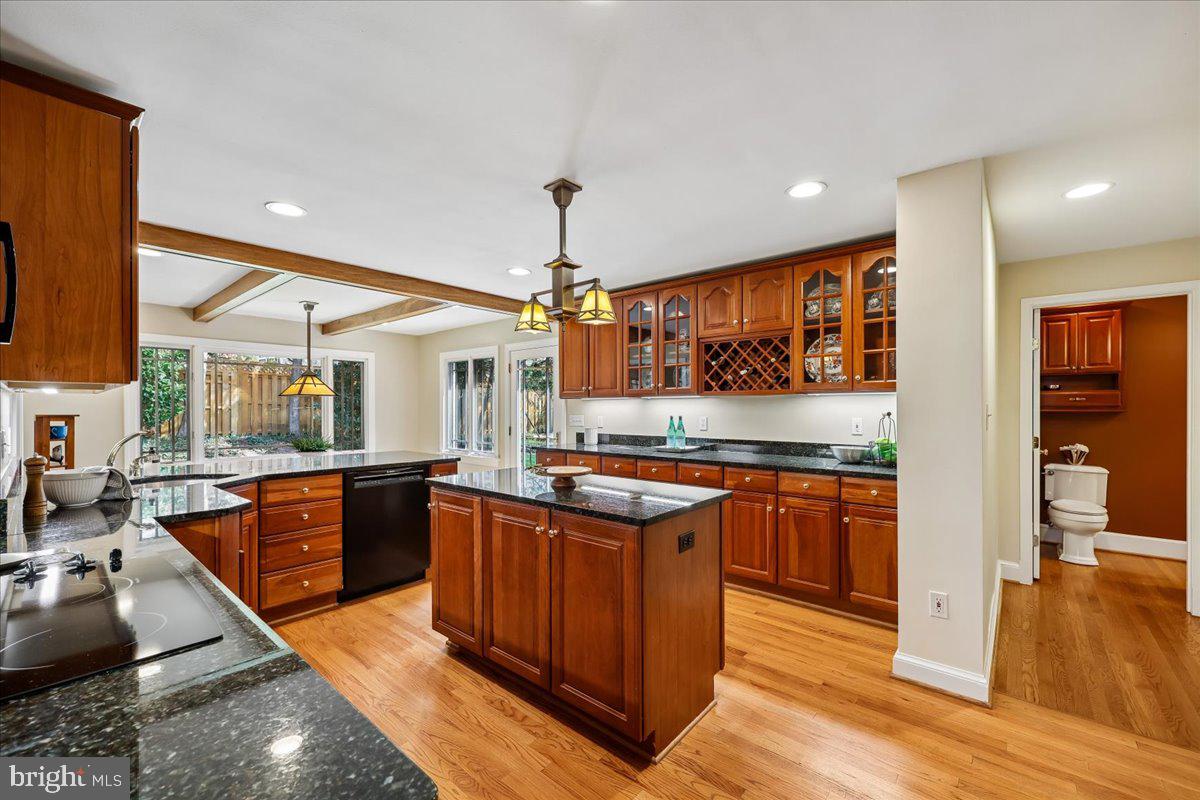 ENGLISH VILLAGE - Residential