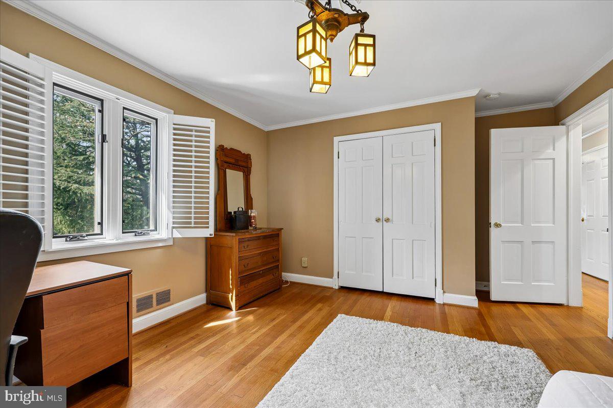 ENGLISH VILLAGE - Residential