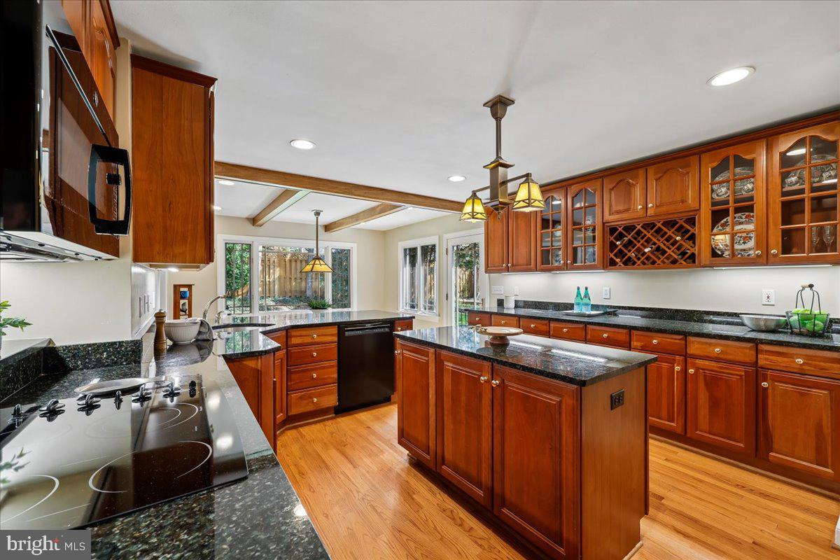 ENGLISH VILLAGE - Residential