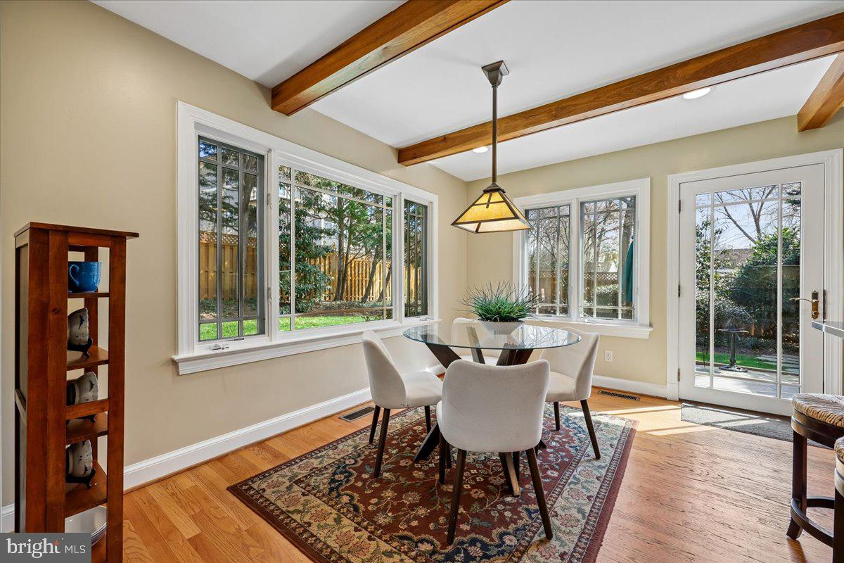 ENGLISH VILLAGE - Residential