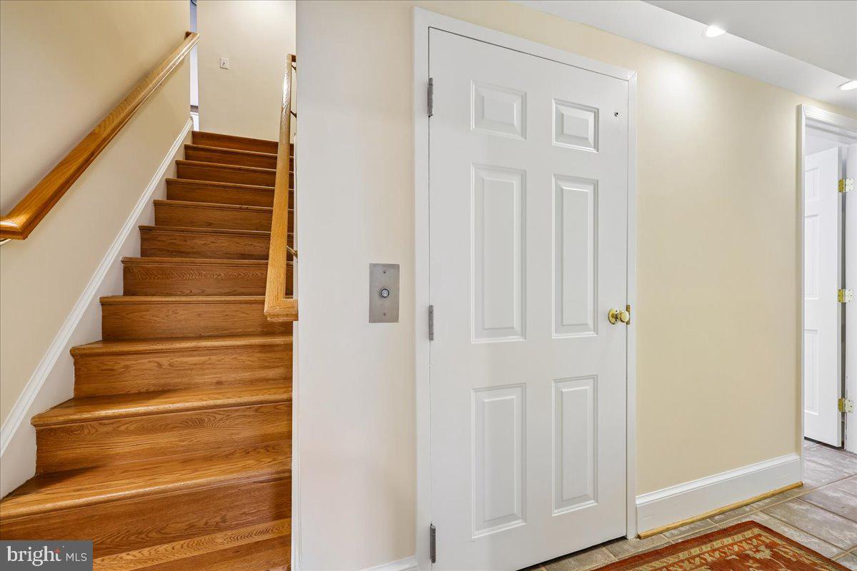 ENGLISH VILLAGE - Residential