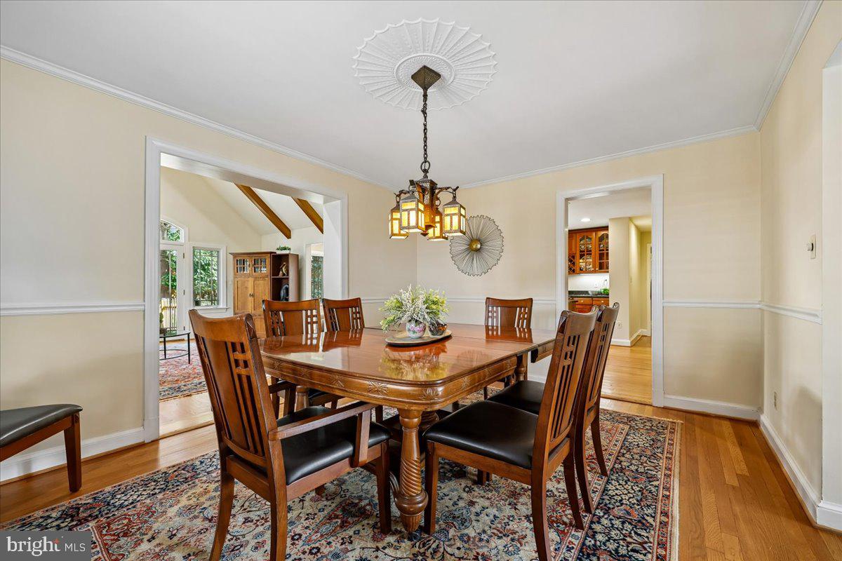 ENGLISH VILLAGE - Residential