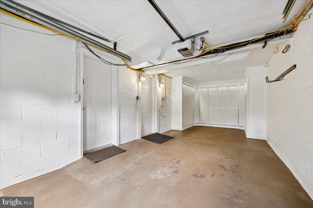 ENGLISH VILLAGE - Residential