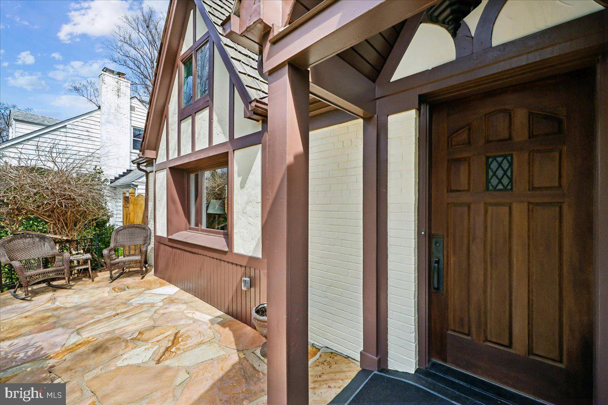 ENGLISH VILLAGE - Residential