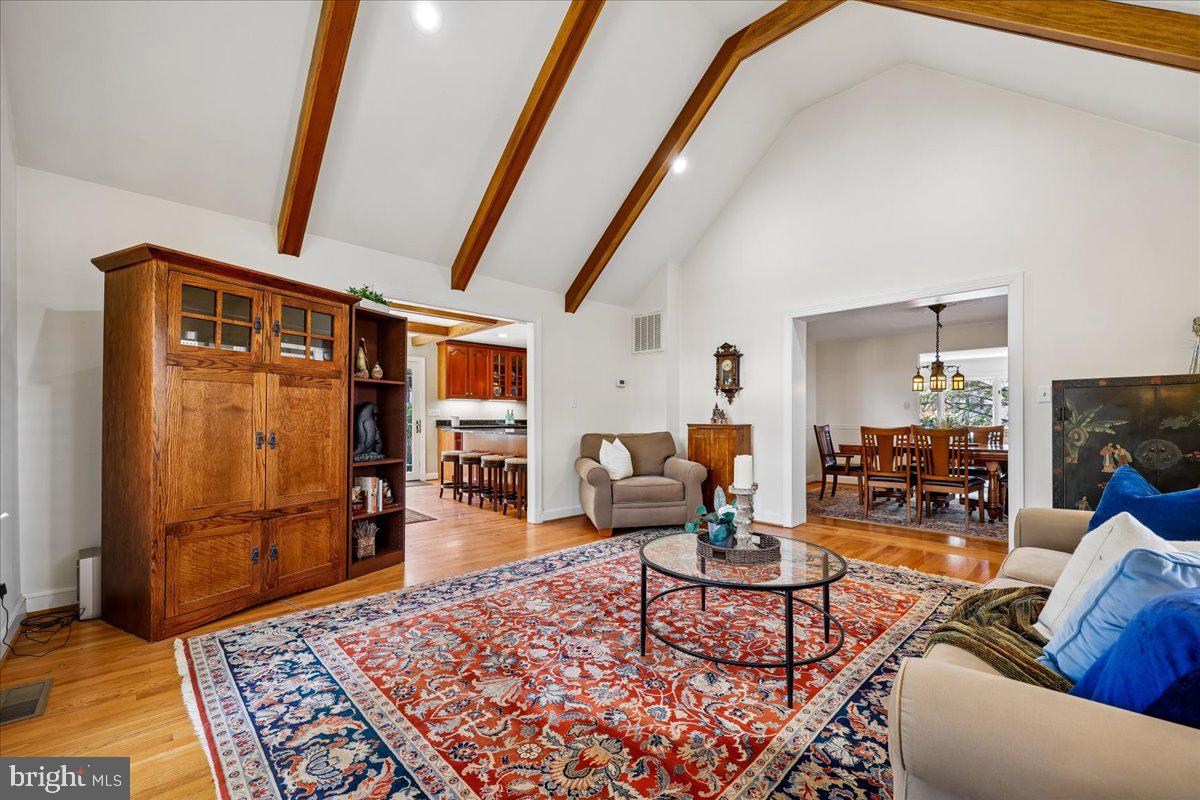 ENGLISH VILLAGE - Residential