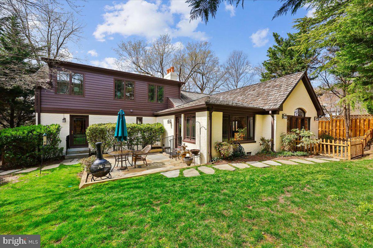 ENGLISH VILLAGE - Residential