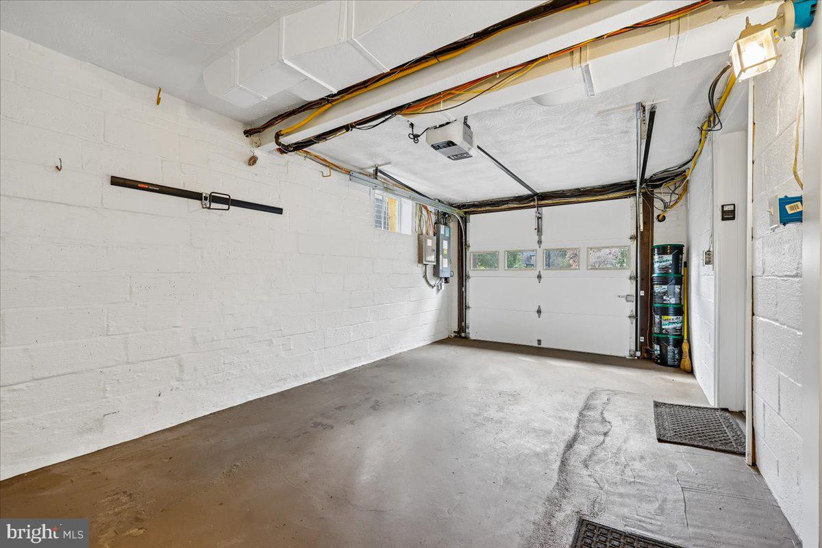 ENGLISH VILLAGE - Residential