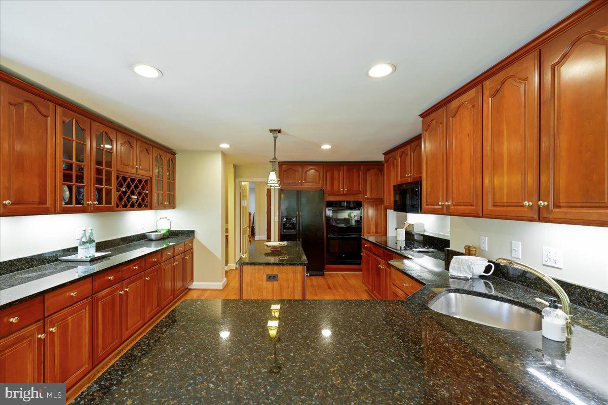 ENGLISH VILLAGE - Residential