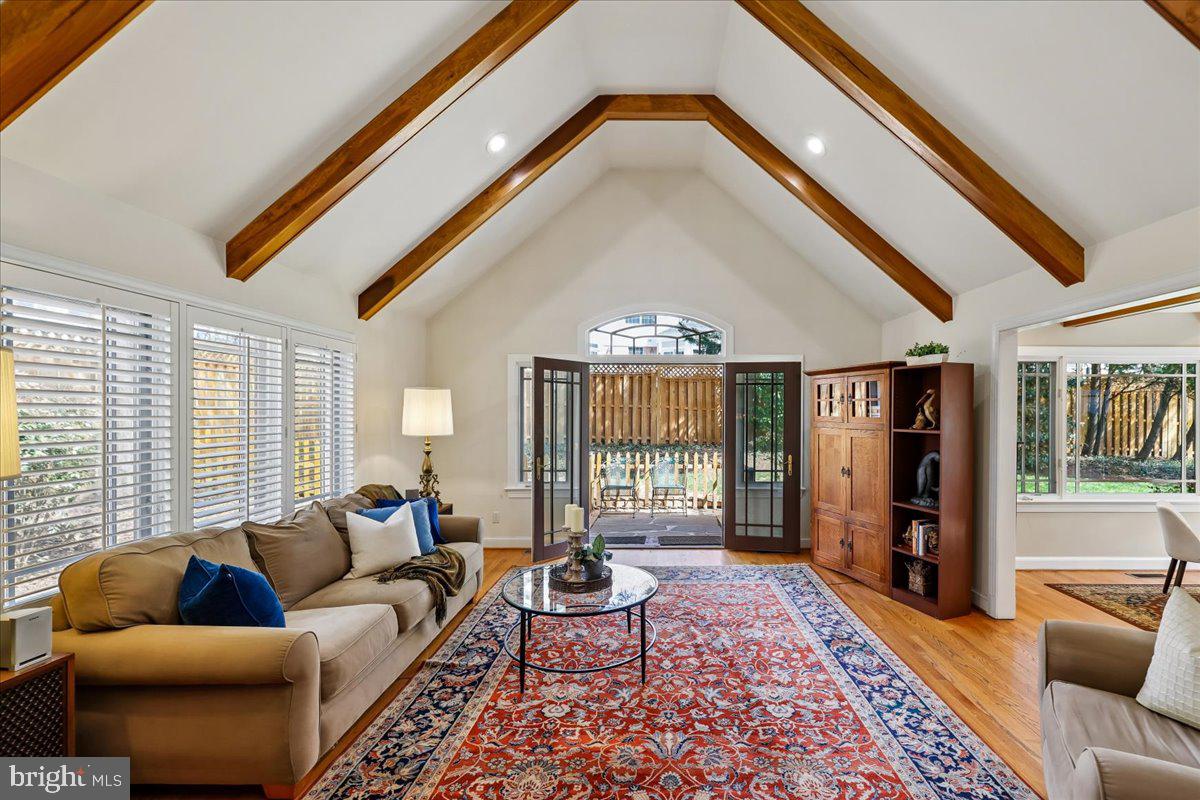 ENGLISH VILLAGE - Residential